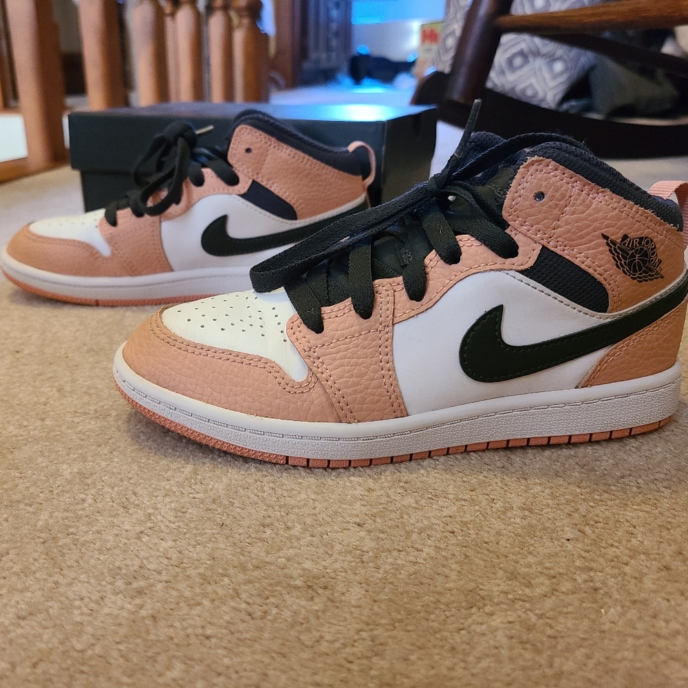 Jordan 1 mid (PS) pink quartz Size 1Y